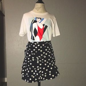 Outfit graphic T-shirt and heart printed skirt